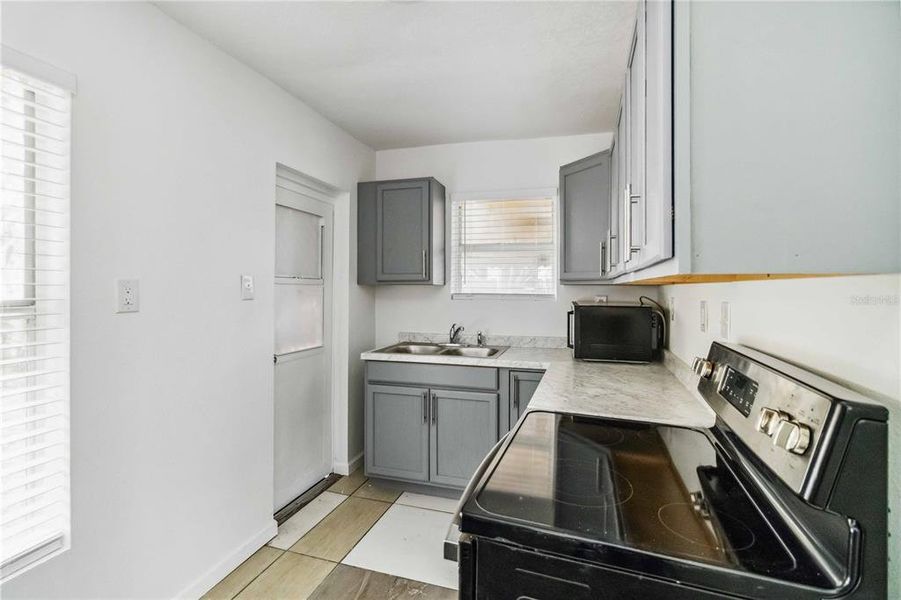 Furnished interior view inside a new home in , Bradenton (Image 7).