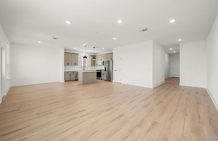 Spacious, unfurnished interior of a new home in Crosswinds, Kyle (Image 12).