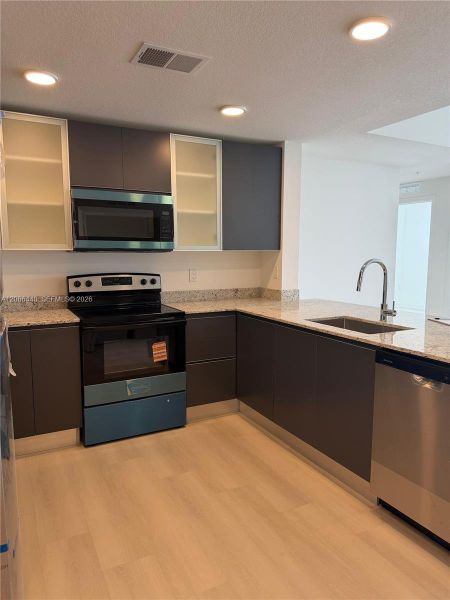 Fully equipped open kitchen offering functionality and modern comfort.