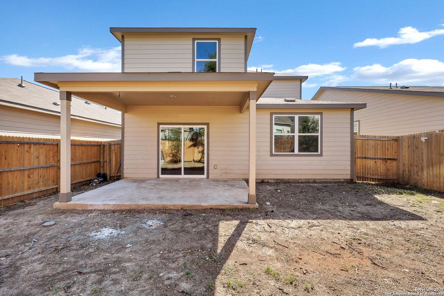 Exterior details and patio area of a home in Blue Ridge Ranch, San Antonio (Image 16).