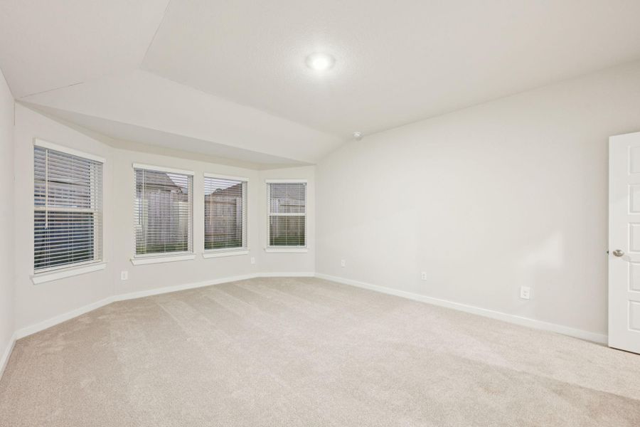 Spacious, unfurnished interior of a new home in Stewart's Ranch, Conroe (Image 26).