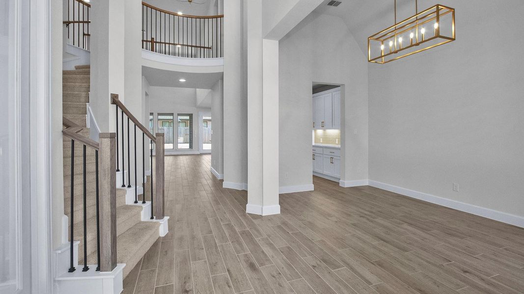 Spacious, unfurnished interior of a new home in Riceland, Mont Belvieu (Image 20).