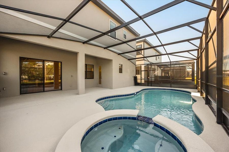 Exterior details and patio area of a home in , Orlando (Image 27).