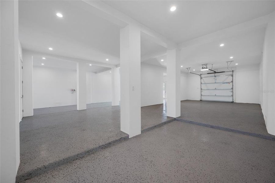 Spacious, unfurnished interior of a new home in , Treasure Island (Image 21).