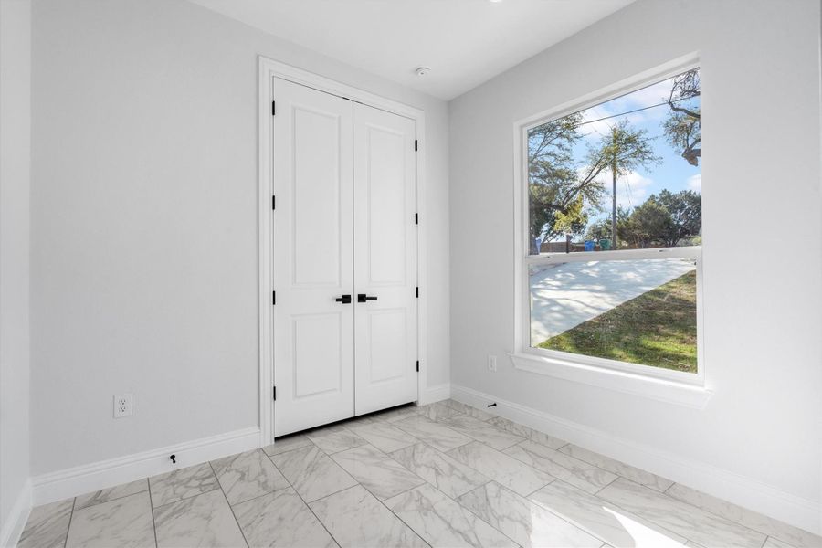 Spacious, unfurnished interior of a new home in , Lago Vista (Image 15).