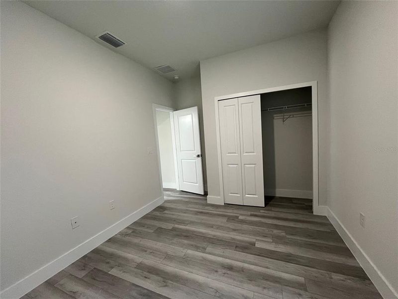 Spacious, unfurnished interior of a new home in , Citrus Springs (Image 9).