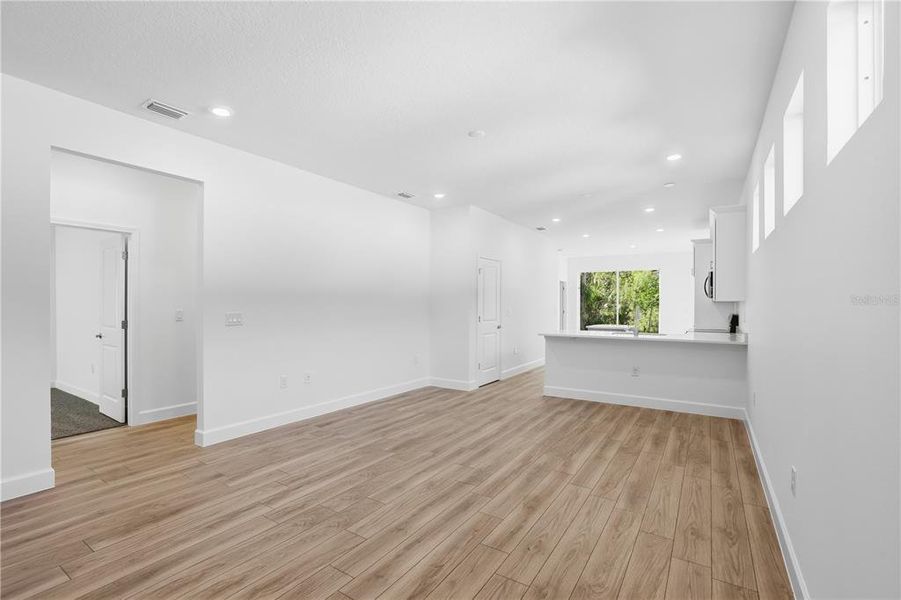 Spacious, unfurnished interior of a new home in , Sanford (Image 27).