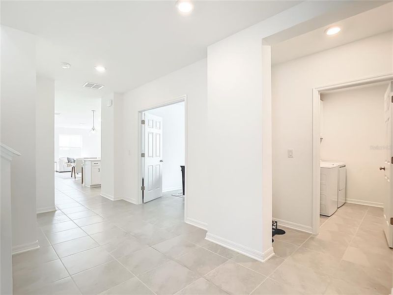 Spacious, unfurnished interior of a new home in , Port Charlotte (Image 19).