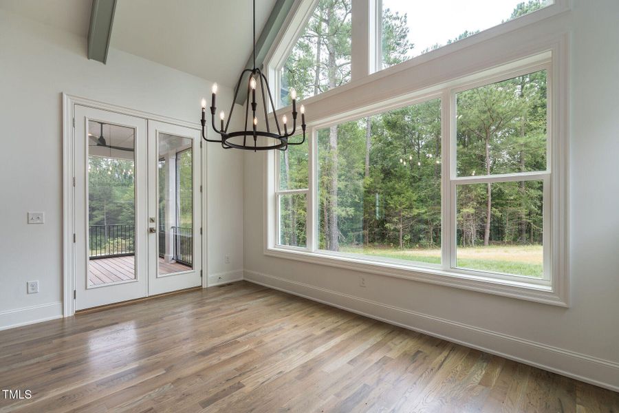 014-1920x1080-breakfast-area