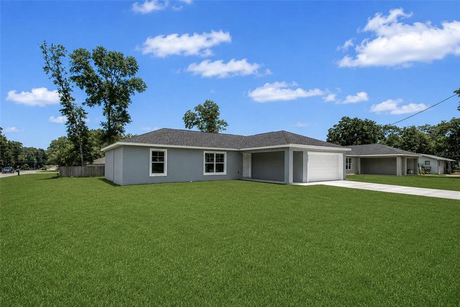 Exterior details and patio area of a home in , Ocala (Image 16).