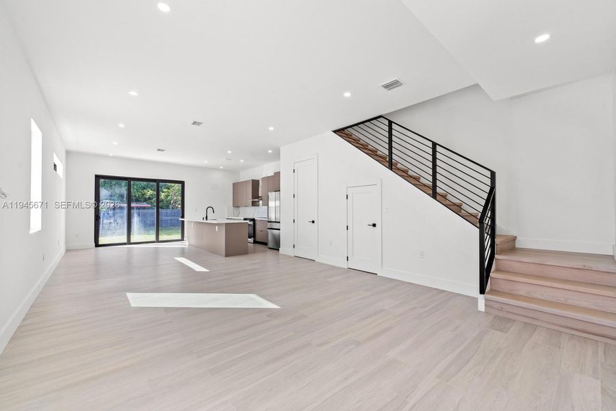 Spacious, unfurnished interior of a new home in , Miami (Image 20).
