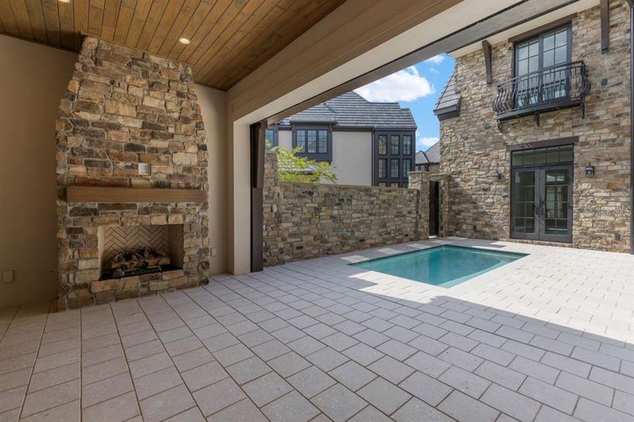 Exterior details and patio area of a home in , Orlando (Image 35).