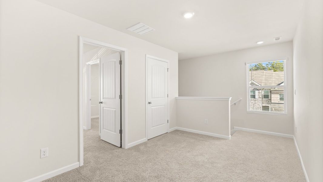 Representative unfurnished interior of a home built from the Robie by D.R. Horton in Pointe Park, Union City (Image 18).