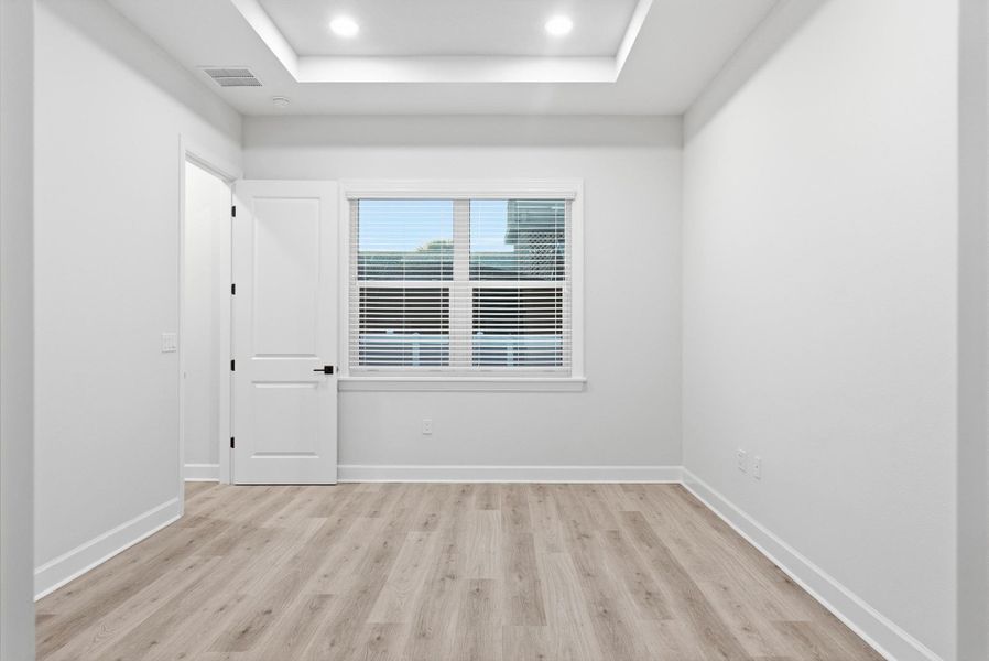 Spacious, unfurnished interior of a new home in Beachview Cove, Ormond Beach (Image 47).