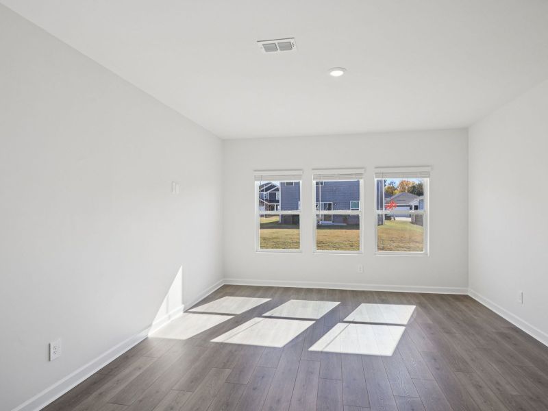 Spacious, unfurnished interior of a new home in Nelson's Creek, Mocksville (Image 9).