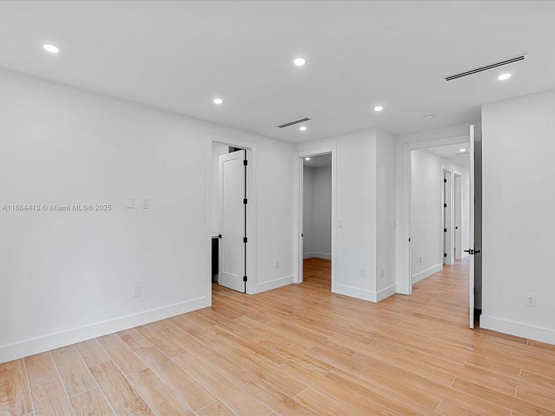 Spacious, unfurnished interior of a new home in , Miami (Image 12).