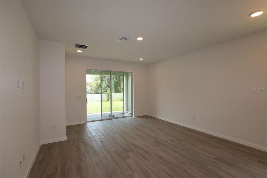 Spacious, unfurnished interior of a new home in Center Lake on the Park, St. Cloud (Image 8).