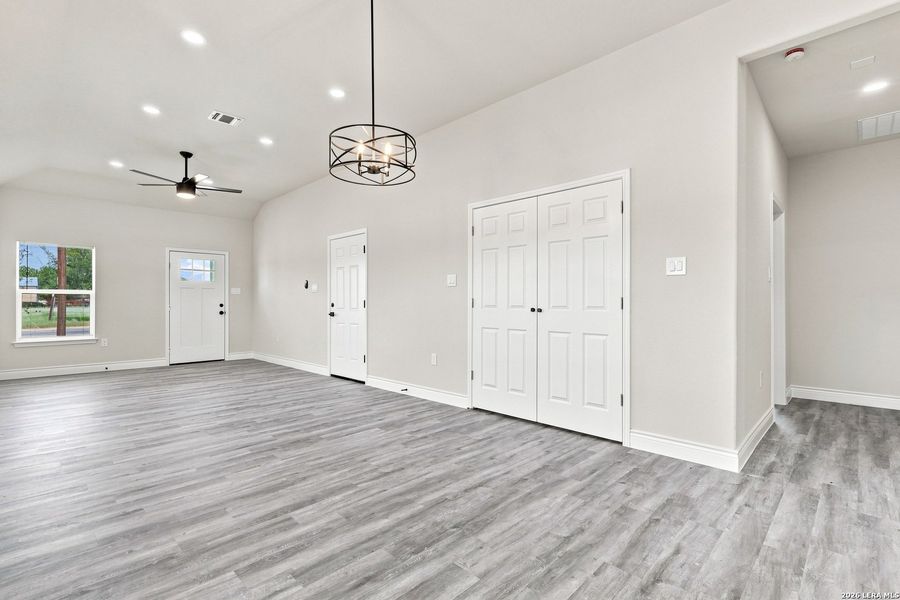 Spacious, unfurnished interior of a new home in , San Antonio (Image 17).