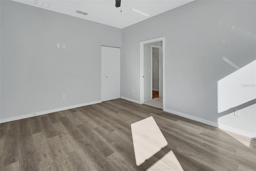 Spacious, unfurnished interior of a new home in , Deland (Image 25).