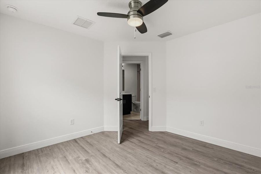 Spacious, unfurnished interior of a new home in , Leesburg (Image 12).