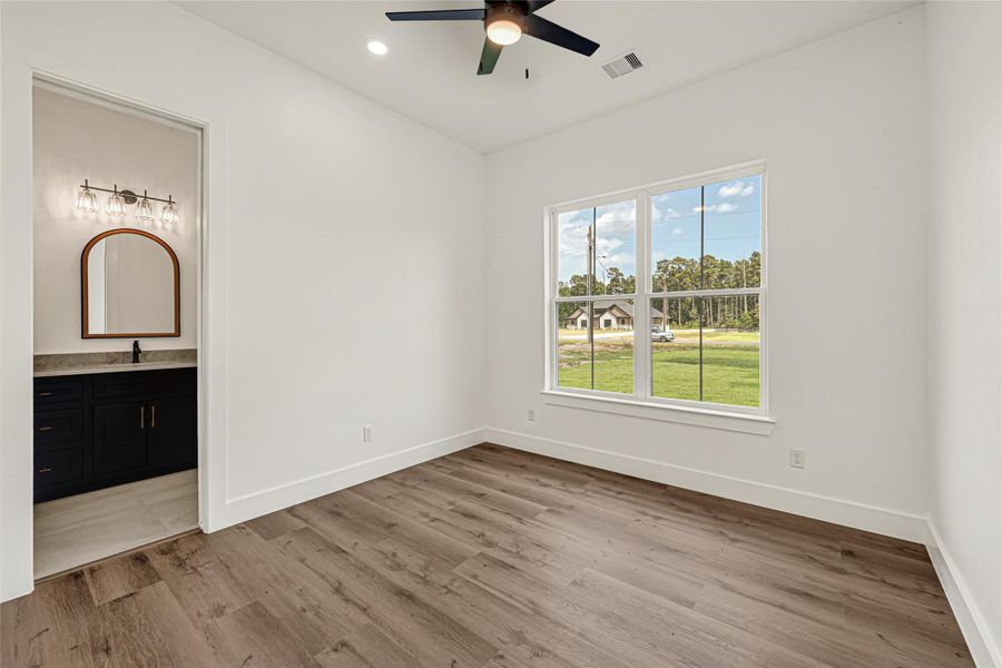 Spacious, unfurnished interior of a new home in , Conroe (Image 16).
