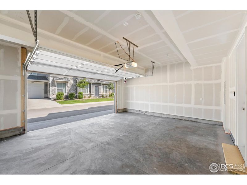 Spacious, unfurnished interior of a new home in The Lakes at Centerra - Discovery, Loveland (Image 17).