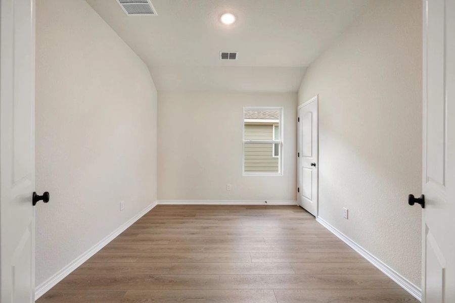 Spacious, unfurnished interior of a new home in Lariat, Liberty Hill (Image 23).