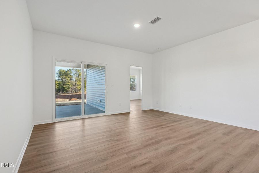 10-web-or-mls-Galloway Dr-010