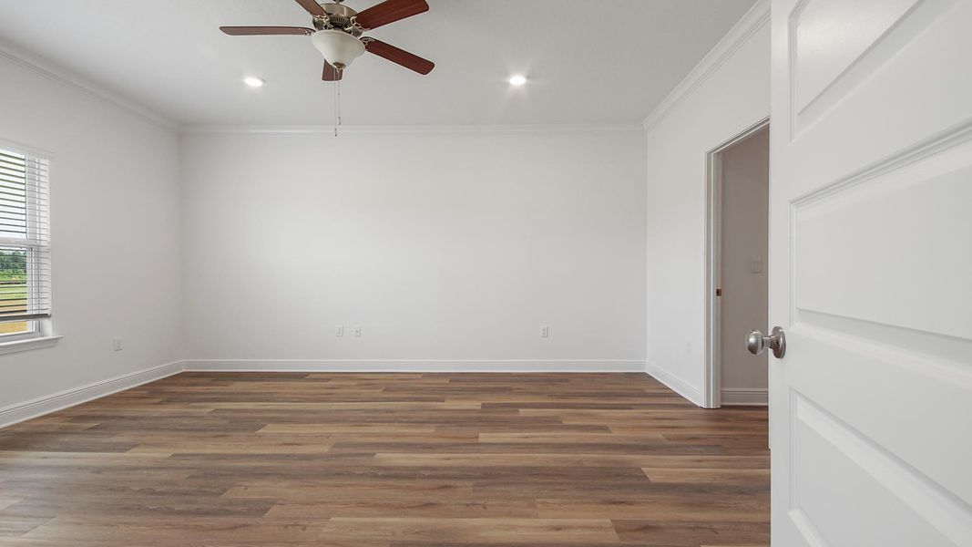 Spacious, unfurnished interior of a new home in Caballeros Estates At Hombre, Panama City Beach (Image 19).