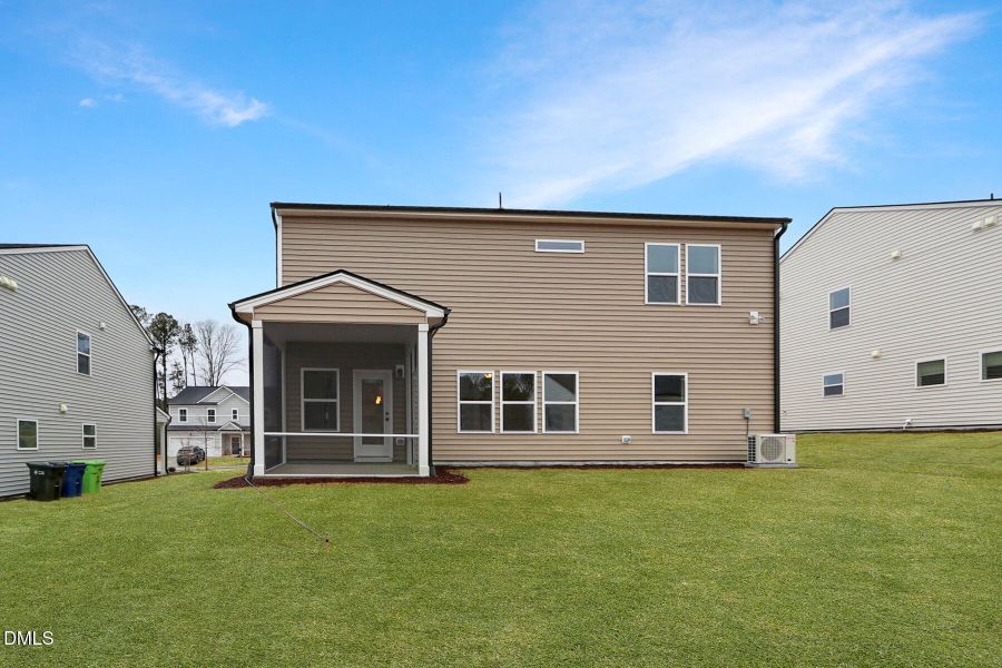 WG 61 - Charlotte - Exterior Rear