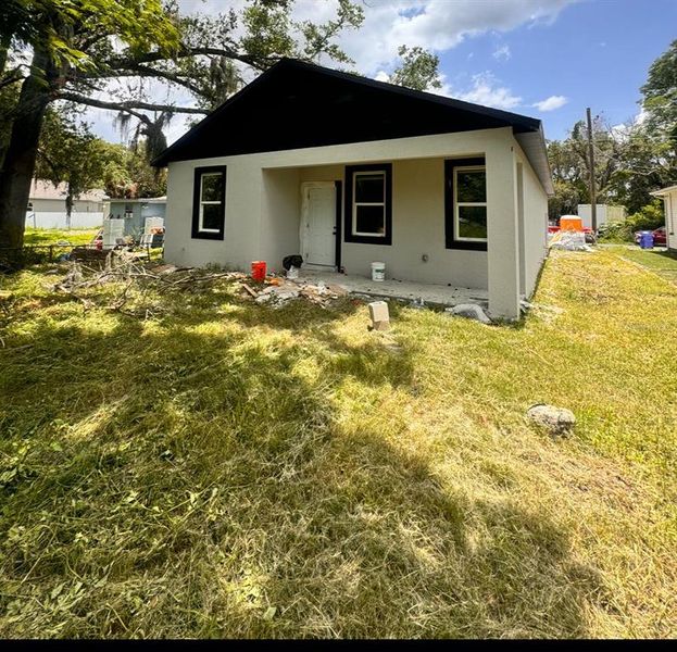Exterior details and patio area of a home in , Kissimmee (Image 2).