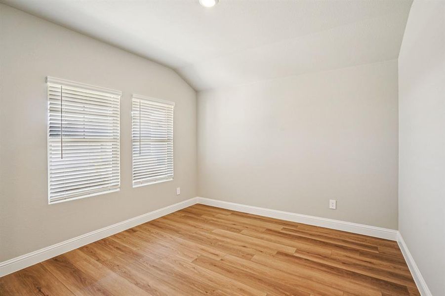 Spacious, unfurnished interior of a new home in Stonehaven, Seagoville (Image 34).