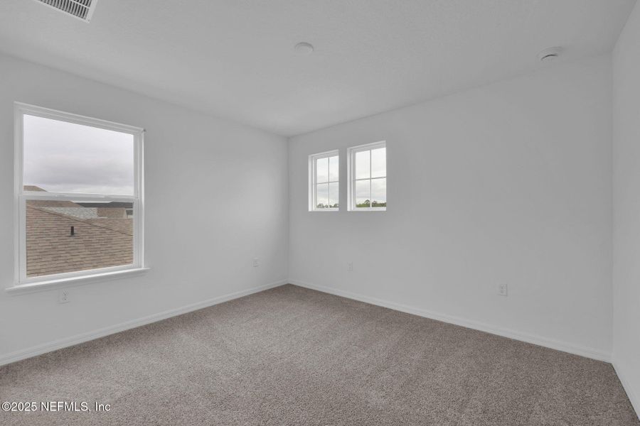 Spacious, unfurnished interior of a new home in Hyland Trail, Green Cove Springs (Image 29).