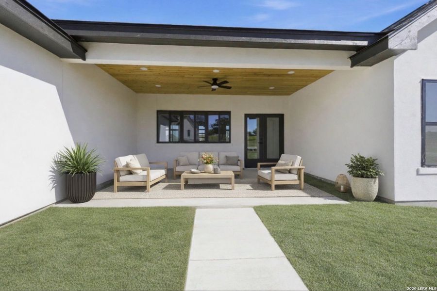 Exterior details and patio area of a home in , Bandera (Image 4).