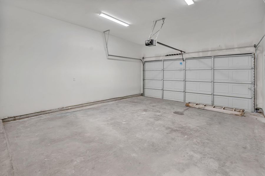 Spacious, unfurnished interior of a new home in , Houston (Image 29).