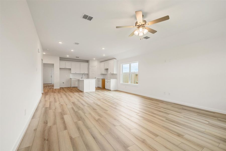 Spacious, unfurnished interior of a new home in River Ranch, Dayton (Image 27).