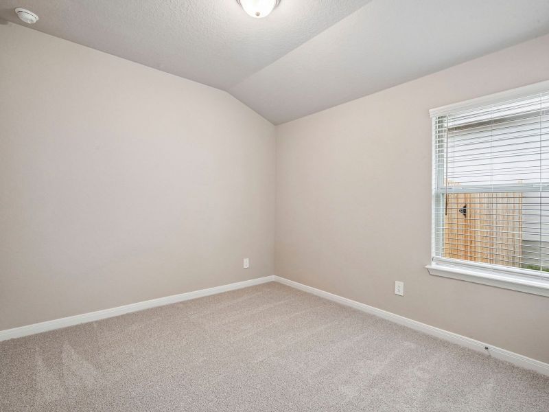 Spacious, unfurnished interior of a new home in Royal Crest, San Antonio (Image 21).