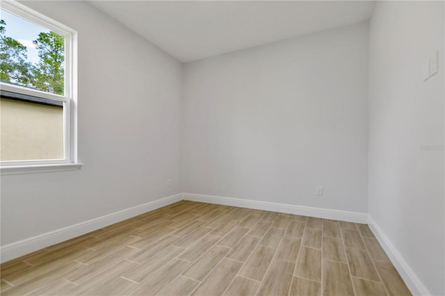 Spacious, unfurnished interior of a new home in , Deland (Image 9).
