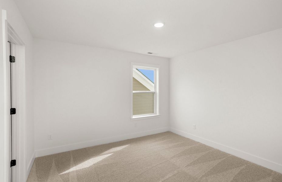 Spacious, unfurnished interior of a new home in Durham Farms, Hendersonville (Image 23).