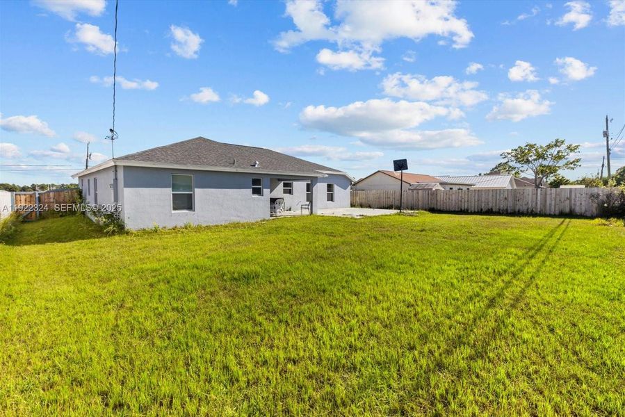 Exterior details and patio area of a home in , Port St. Lucie (Image 23).
