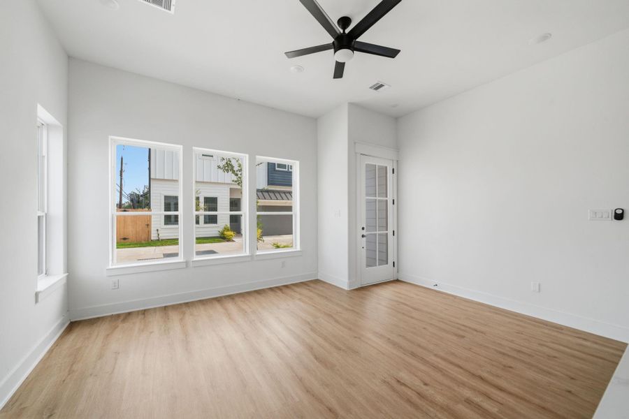 Spacious, unfurnished interior of a new home in , Houston (Image 21).