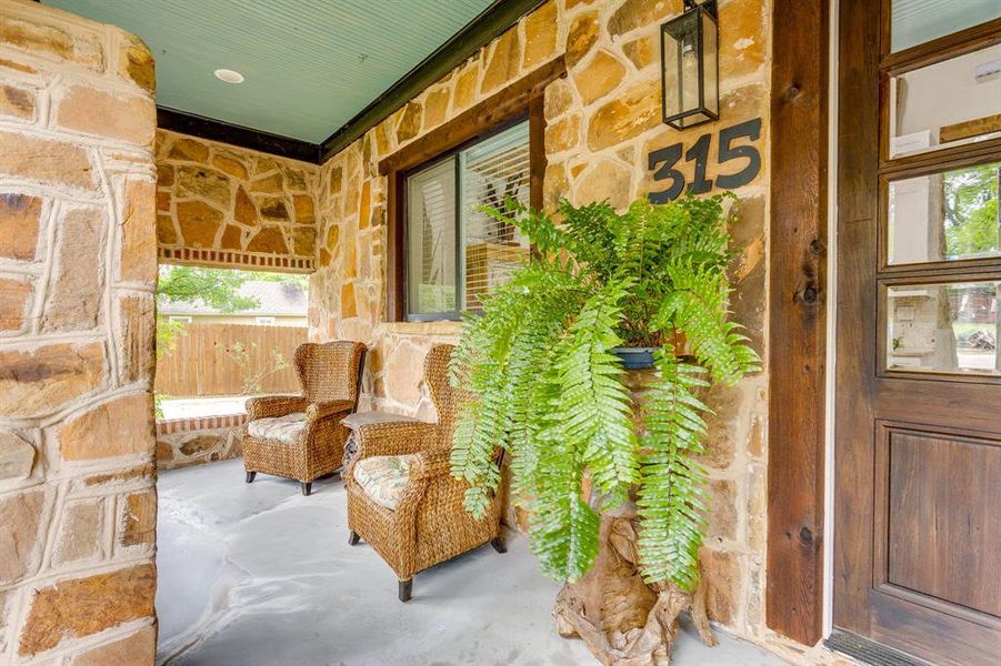 Exterior details and patio area of a home in , Weatherford (Image 3).