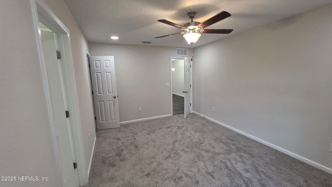 Spacious, unfurnished interior of a new home in , Jacksonville (Image 9).
