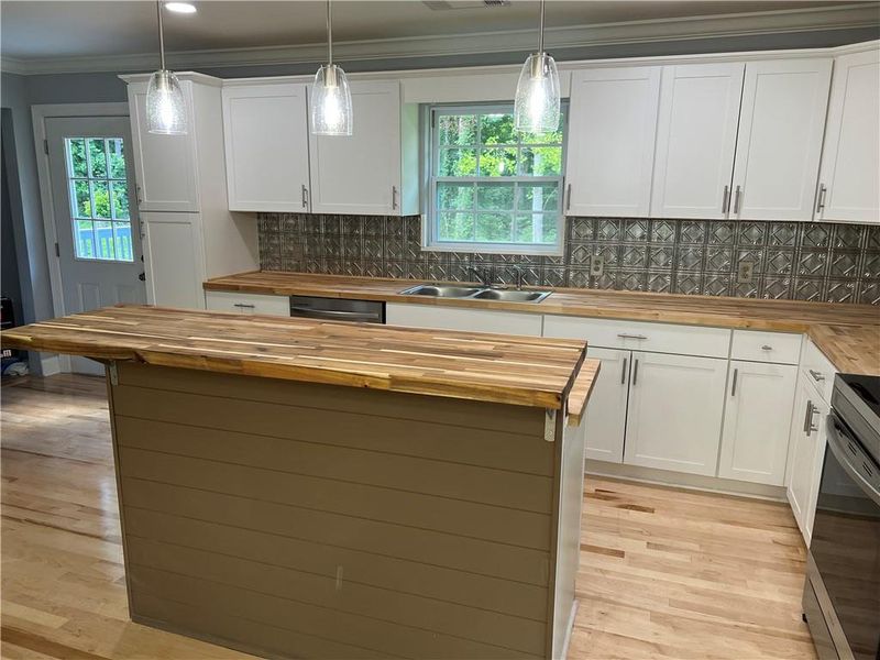 Furnished interior view inside a new home in , Hiram (Image 7).