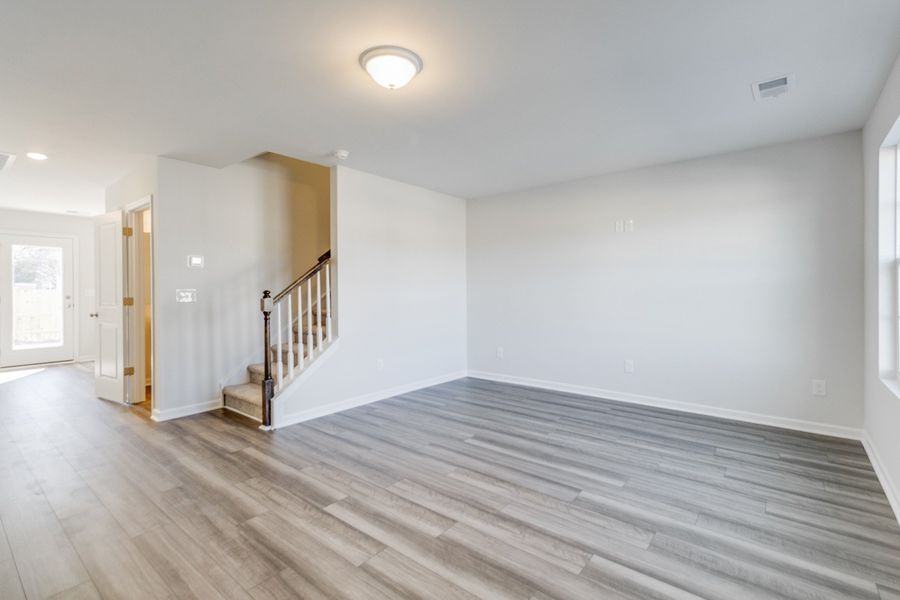 Spacious, unfurnished interior of a new home in Astoria, Columbia (Image 13).