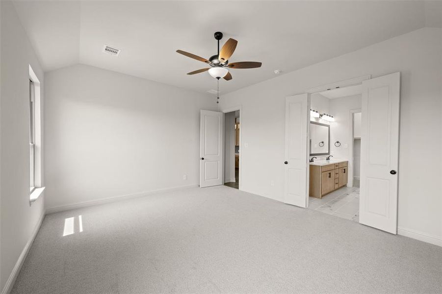 Spacious, unfurnished interior of a new home in The Retreat - Phase 1, Waxahachie (Image 13).