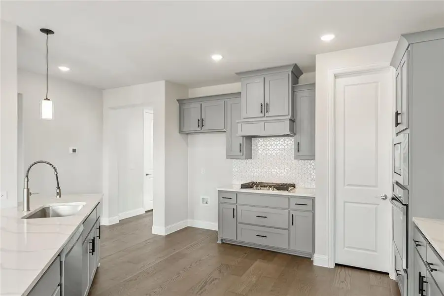 Furnished interior view inside a new home in Sable Creek, Sanger (Image 7).