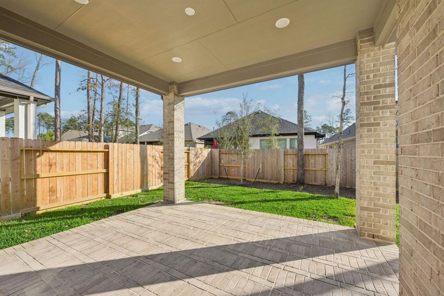 Exterior details and patio area of a home in The Woodlands Hills, Willis (Image 30).