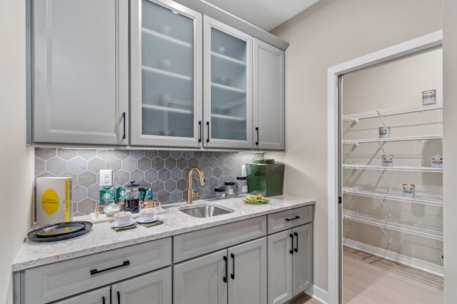 Representative furnished interior of a home built from the Huxley by Fischer Homes in Veranda Manor, Canton (Image 16).