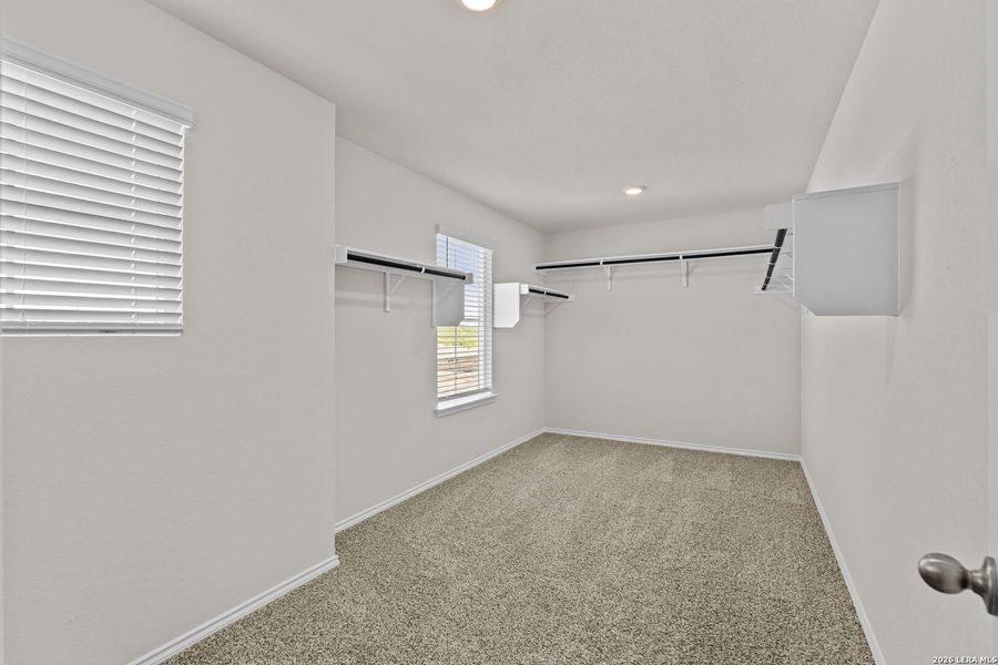 Spacious, unfurnished interior of a new home in Laurel Vistas, San Antonio (Image 12).